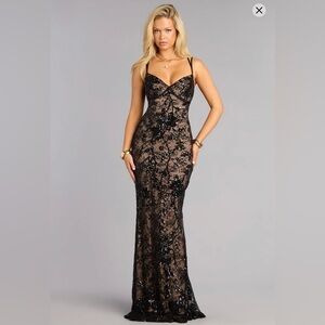 Sophisticated Black Lace Maxi Dress